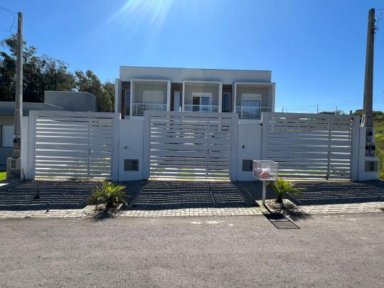 Sobrado - Geminada à venda no bairro Monte Verde, FARROUPILHA, Referencia: 82