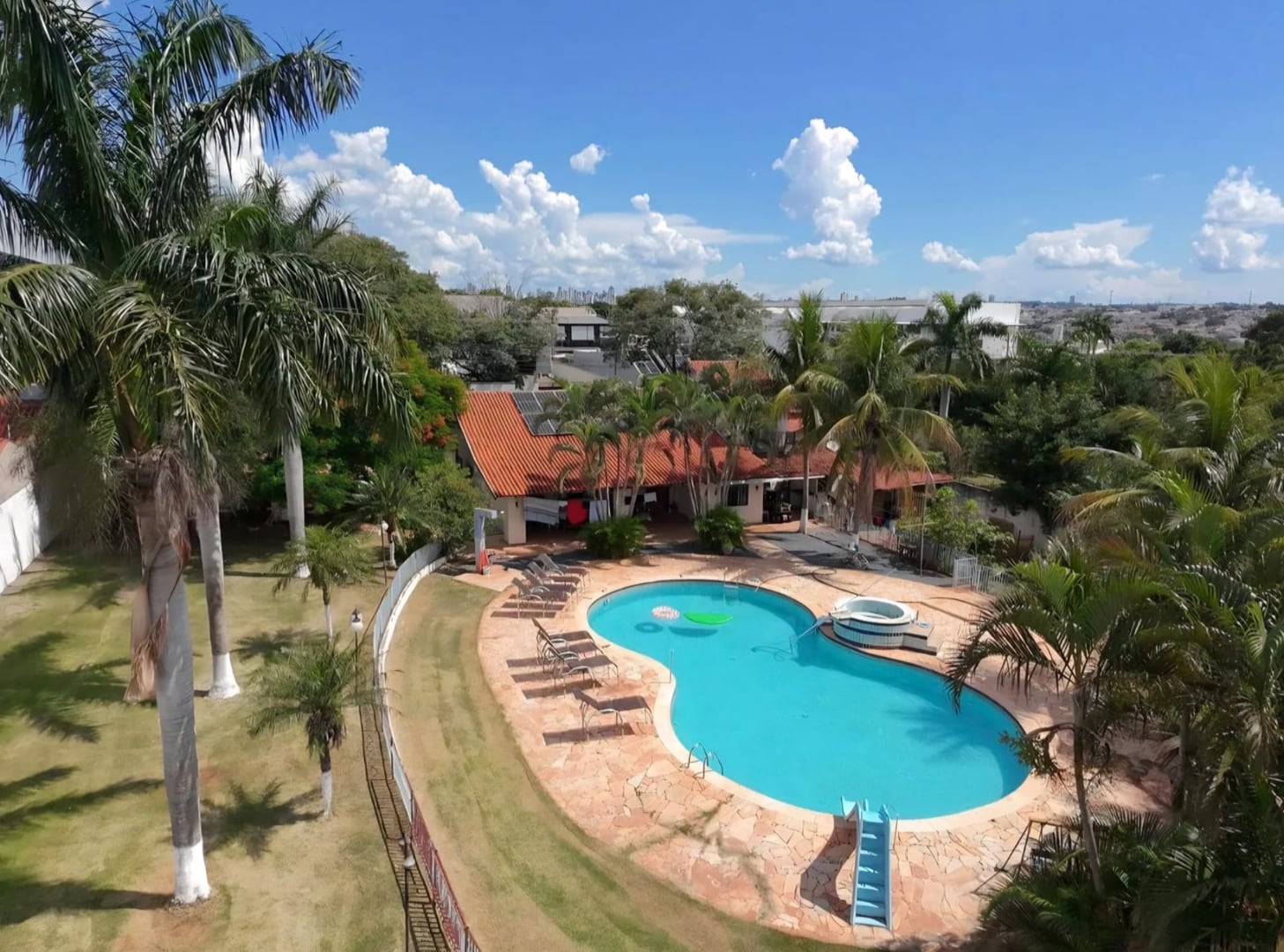 Sítio, 4 quartos, 3000 m² - Foto 1