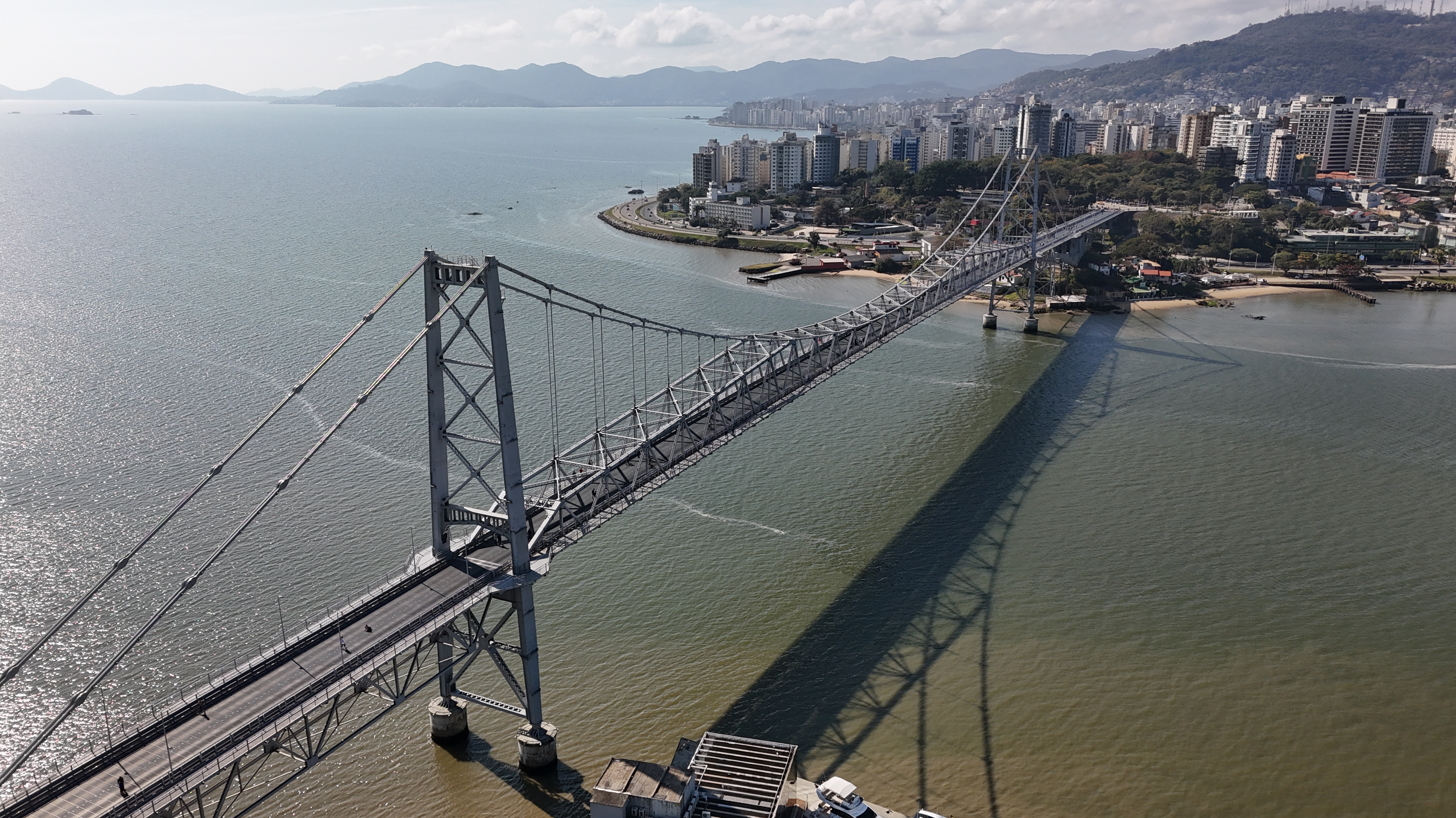Investir em Imóveis em Florianópolis: O Guia Definitivo para o Investidor Exigente em 2025.